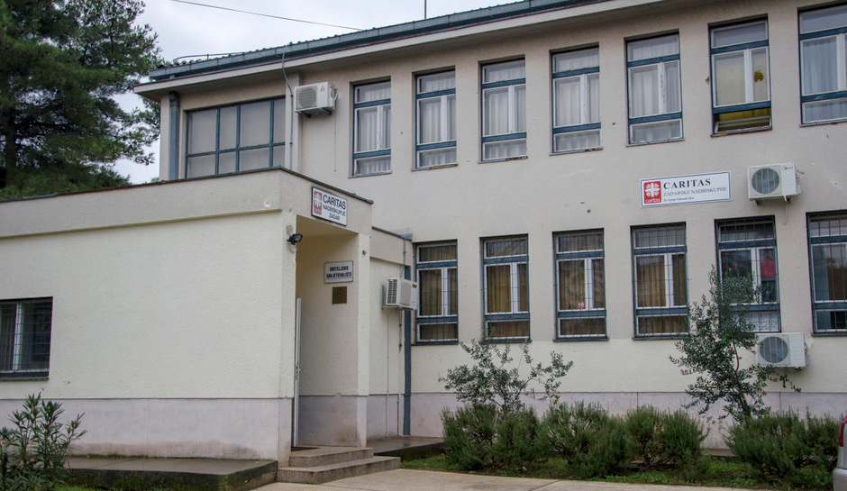 https://zadarskanadbiskupija.eu/wp-content/uploads/2025/07/zgrada.jpg